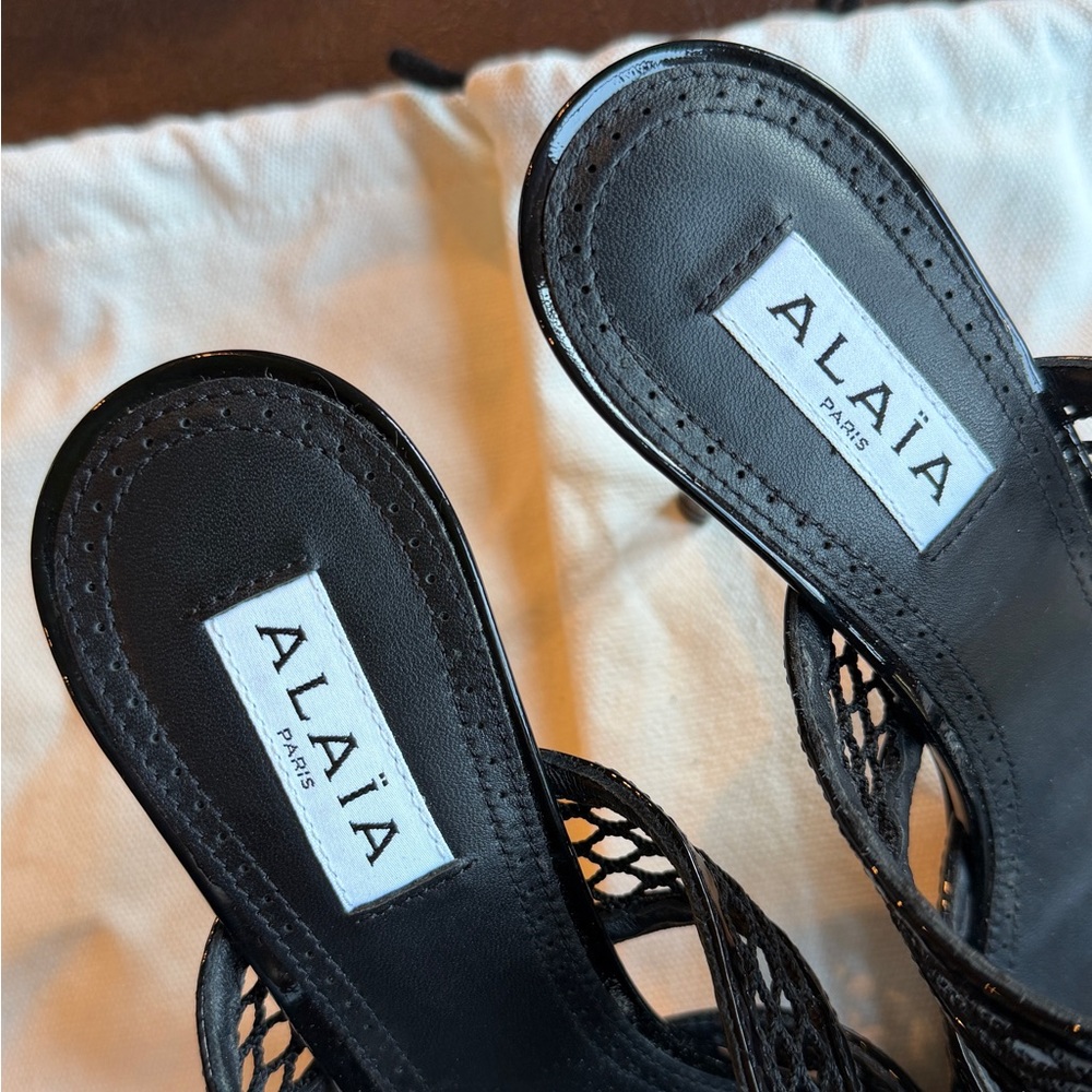 🖤Alaia🖤Le Coeur 90MM Patent Leather & Mesh Mules - Picture 9 of 11
